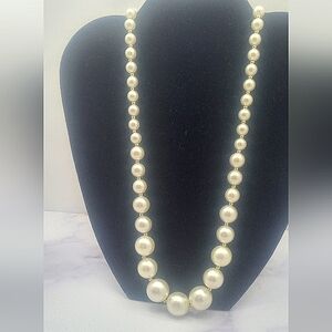Vintage pearl white bead necklace